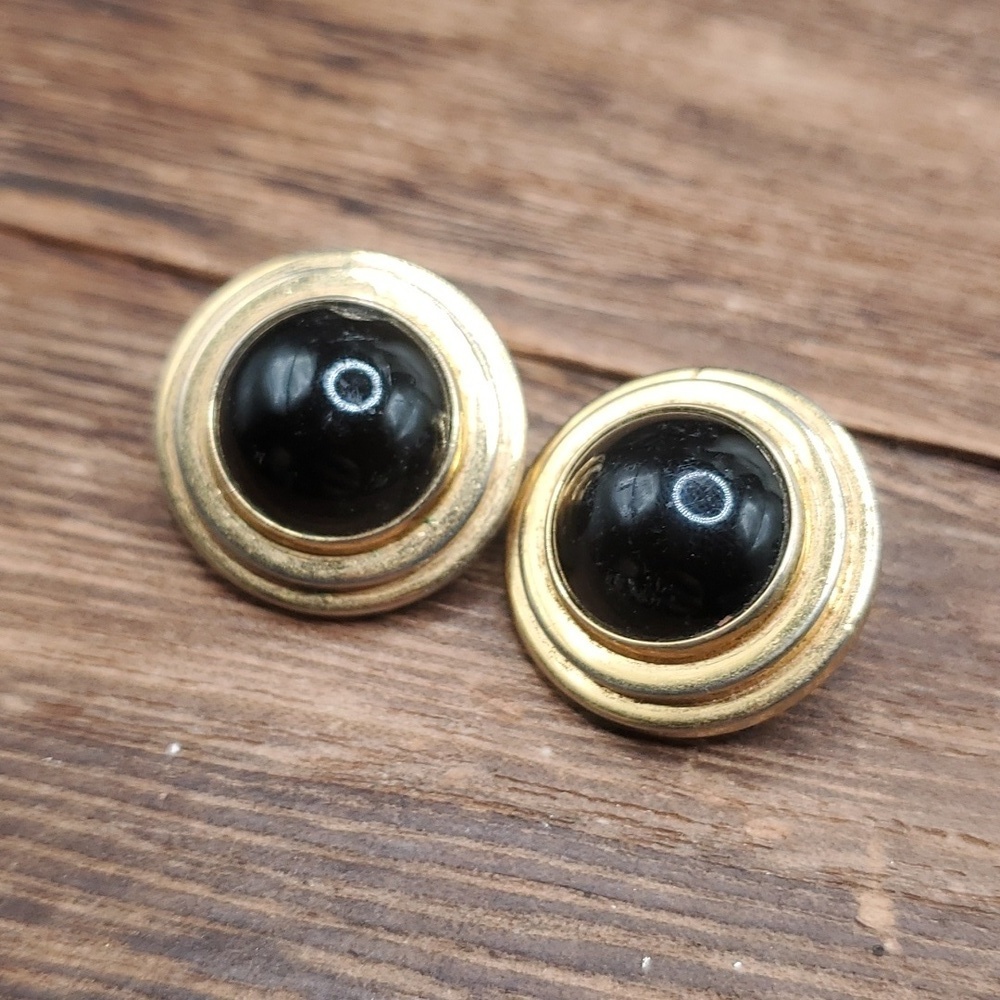 E804 monet clip on vintage collectible‎ earrings